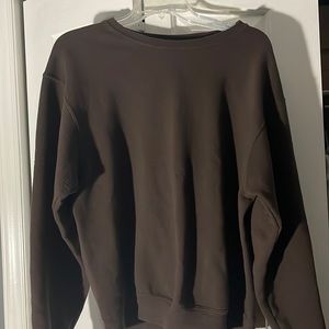 simple, brown fruit of the loom crewneck